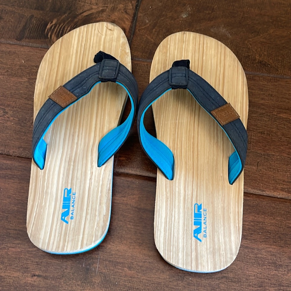Air balance flip flops size 2